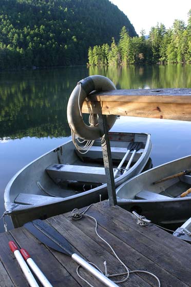 photo of a rowboat at paradise lake ny